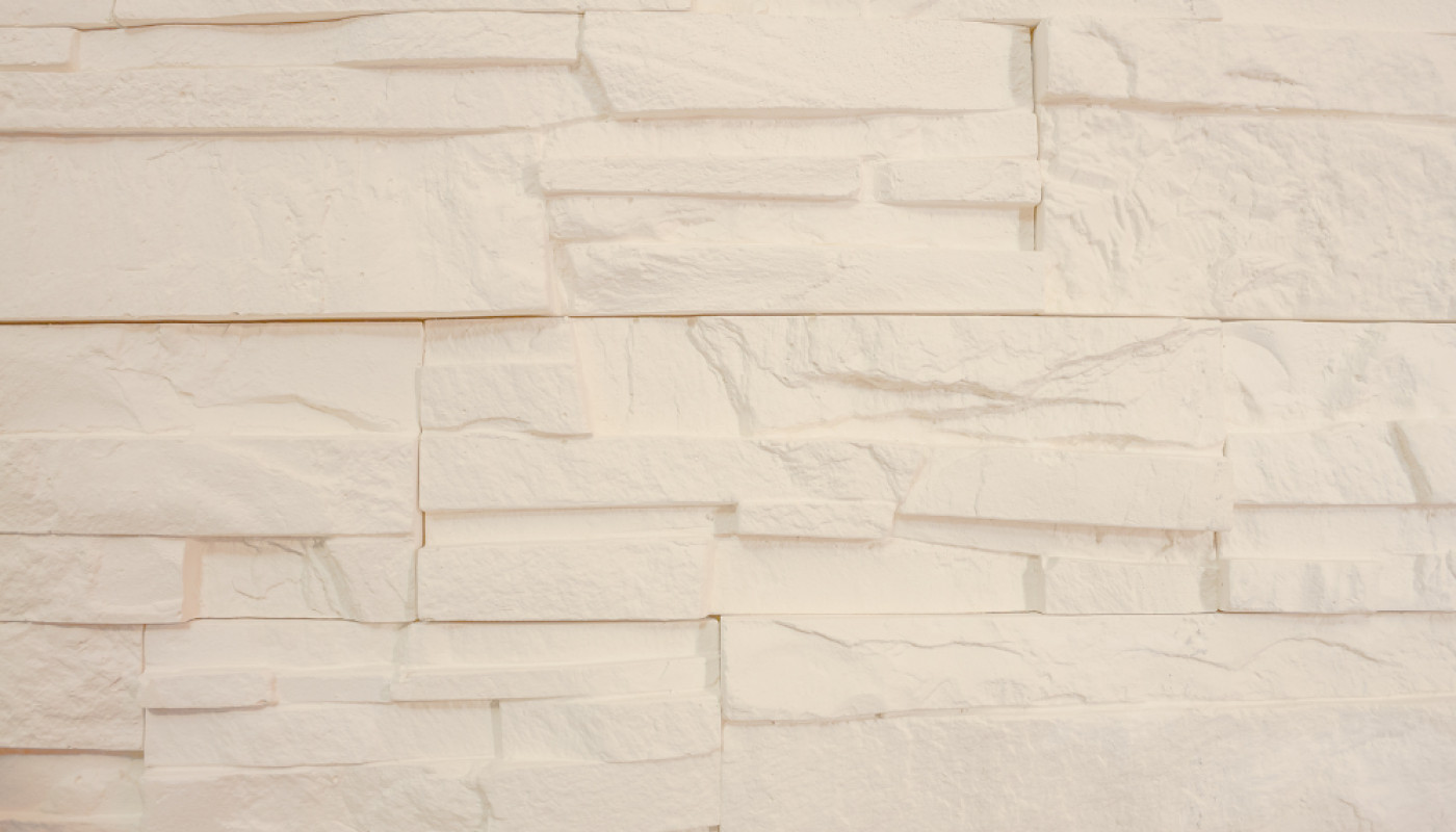 Comment intégrer facilement un mur en fausse pierre dans son intérieur ?